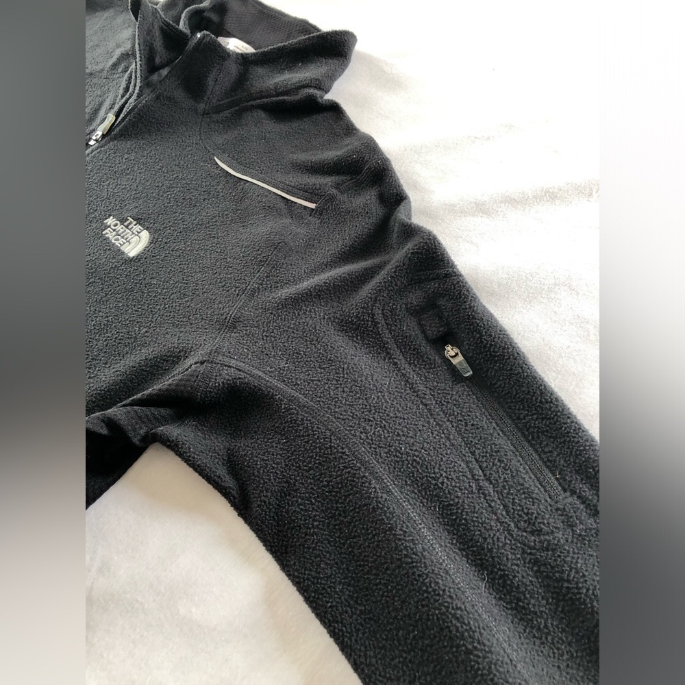 THE NORTH FACE Women’s Fleece Coat with logo at left chest. Zip arm pockets. XL - Picture 8 of 13